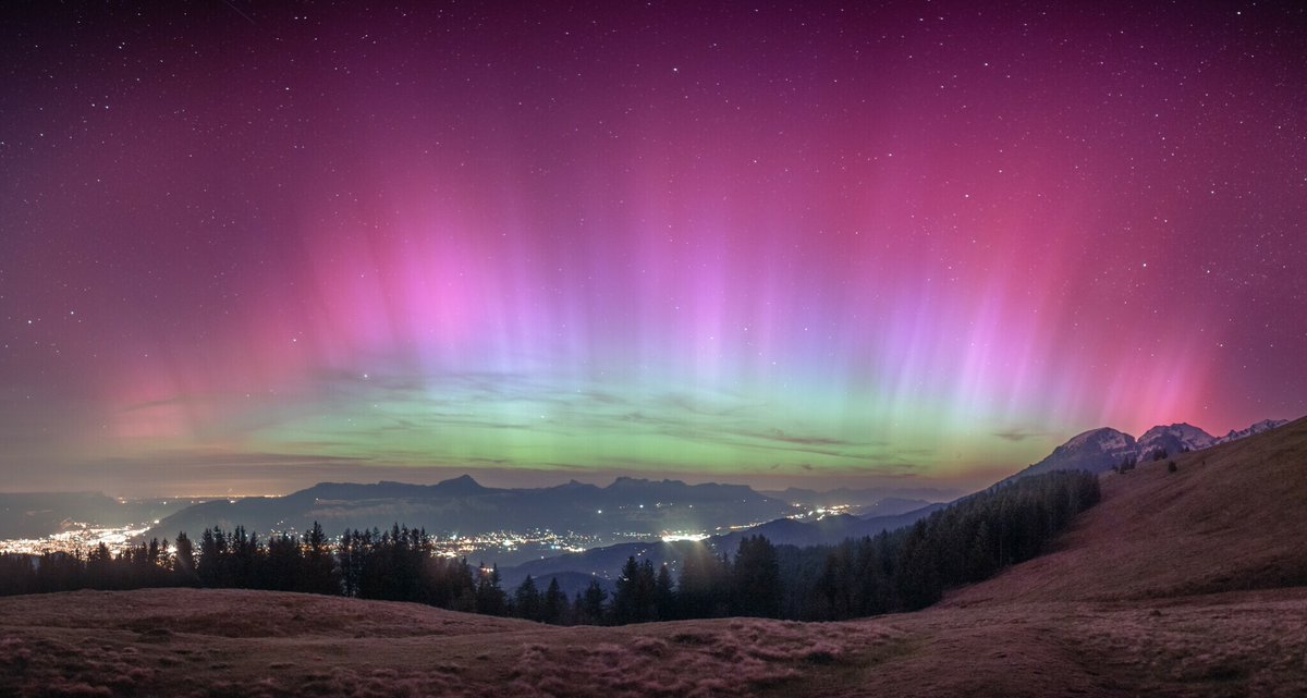 Restez attentifs ce soir ! Les magnifiques aurores boréales vues en France ces dernières heures pourraient perdurer dans la nuit de samedi à dimanche ➡️ l.leparisien.fr/vat9