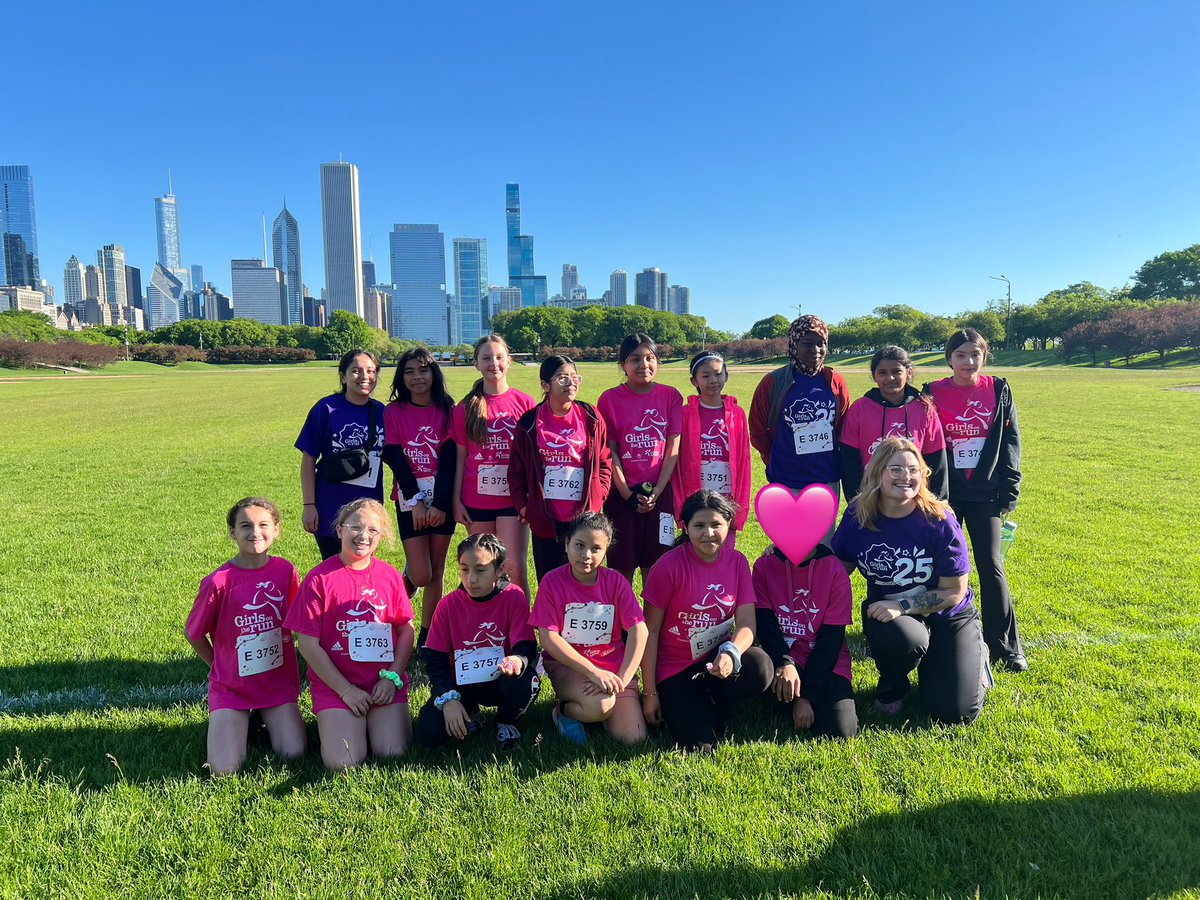 msmeyerart's tweet image. Girls on the Run 5K 🏃🏻‍♀️🩷  @CCSD21Whitman 5th grade girls did an amazing job running this morning! It was so much fun being a running buddy. @GOTR_Chicago #girlpower #beabulldog #séunbulldog