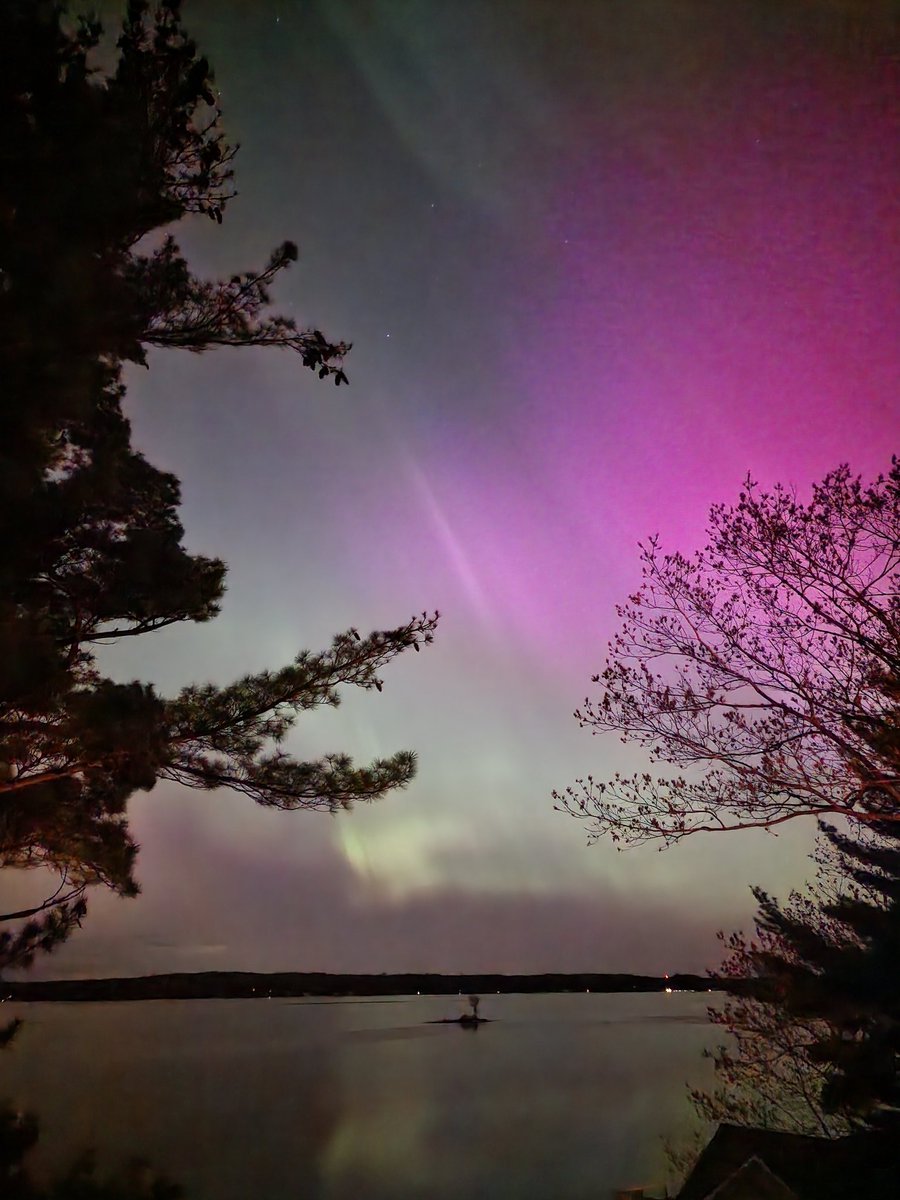 Amazing Aurora Borealis in Muskokas last night. Taken with a #Samsung #S22ultra on night shot. #MuskokaLakes #Auroraborealis