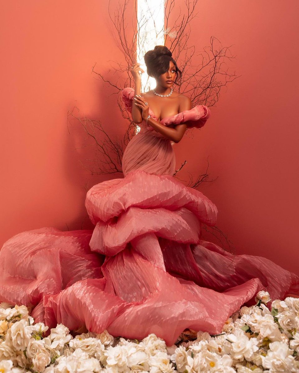 Guess who is this celebrity?
#AMVCA10 #beautytukura