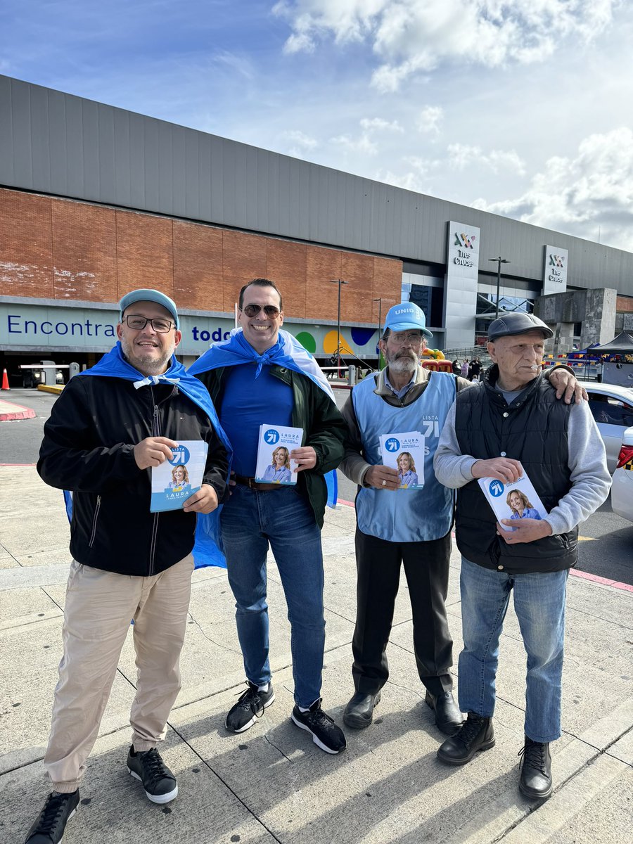 AHORA !!! En SHOPPING TRES CRUCES junto a @HerreriPonchoBl @lista71 la @lista71 la de todos los barrios de Montevideo!!! Más @Unidos71ok que nunca !!!