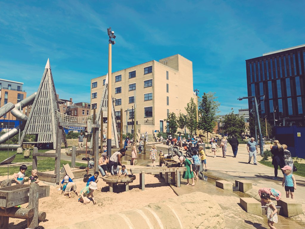 Imagine... a city centre park where once there was a carpark 😍
Fun in the ☀️ in #sheffieldissuper today
@Sheff_HoC2 @HenryBootConstr @SheffCouncil