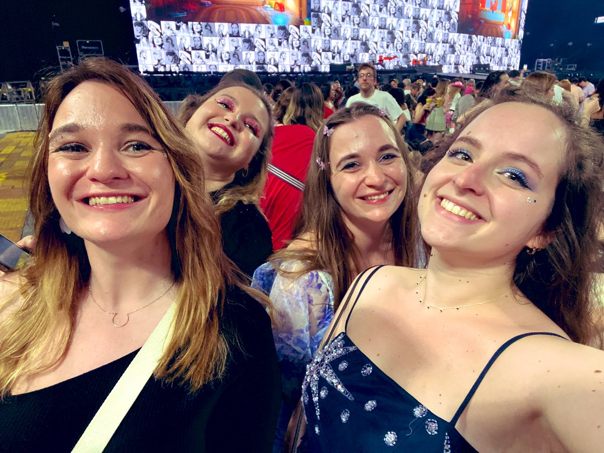 asilehns's tweet photo. eras tour n3 let’s goooooooo 💞💞 https://t.co/wjmlxTyh2X