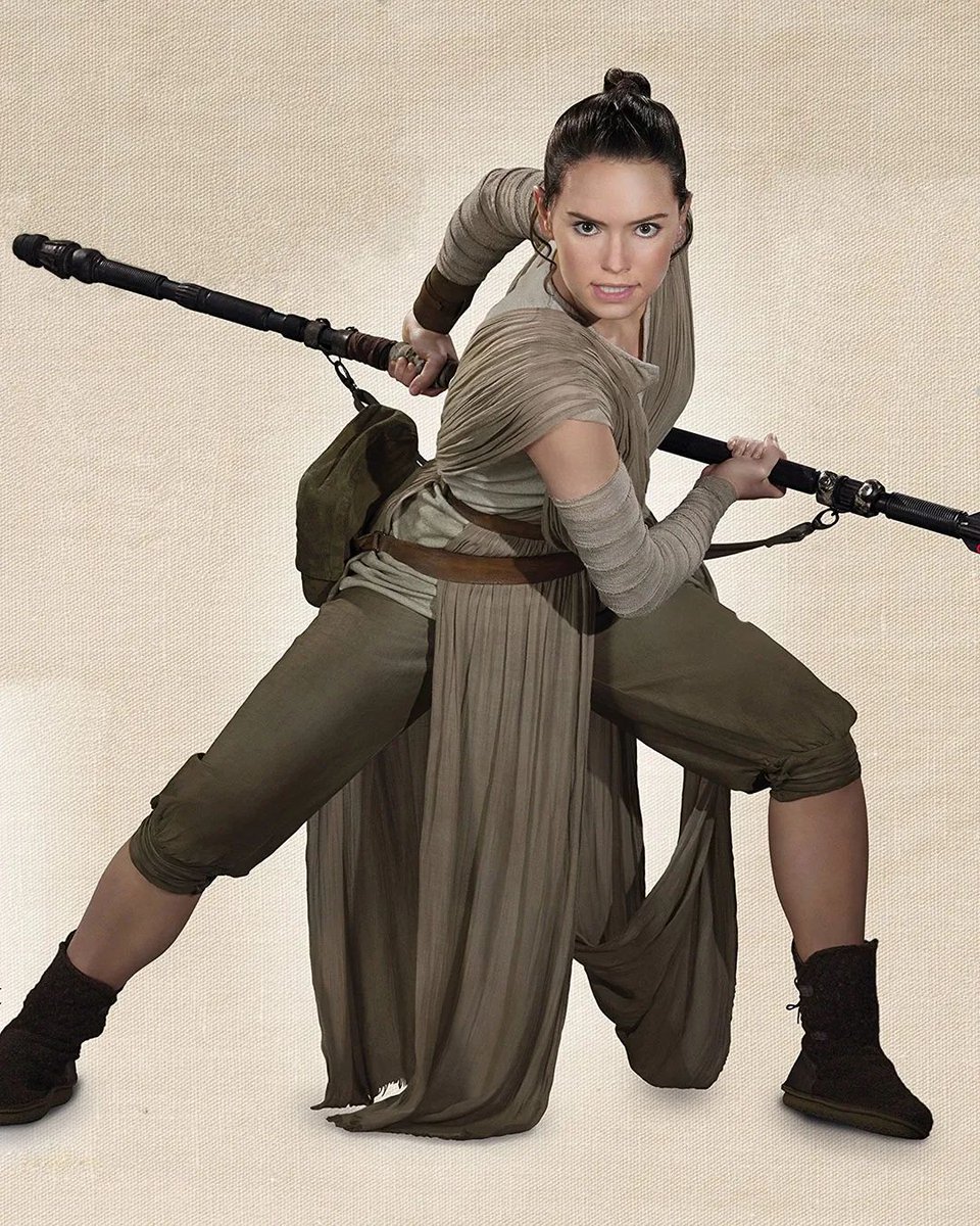 Queen Daisy Ridley as Rey in The Force Awakens 💖👑🌼#DaisyRidley #Rey #StarWars #TheForceAwakens