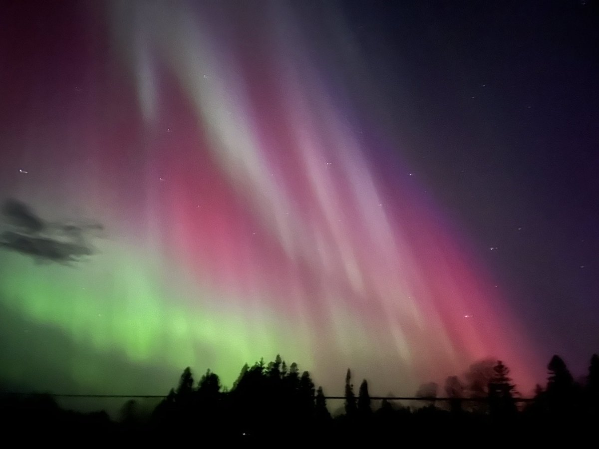 Northern Lights from Grand Marais, Minnesota last night! #Auroraborealis #northenlights