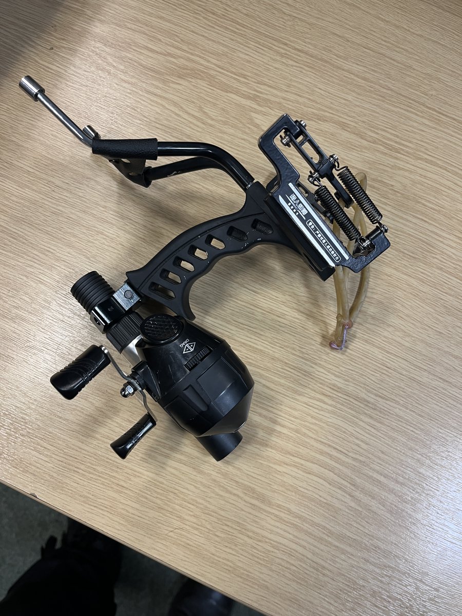 Countrywatch were out on the lower river Test today after reports of fish poaching in the area. A male was located nearby acting suspiciously. The below item was located on the male and seized #21510 #OpTraverse #HantsRural