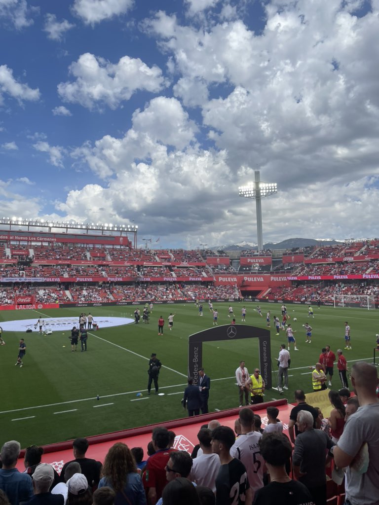®️ El Granada le hará el pasillo al Real Madrid, como homenaje a su título de campeón de Liga. @relevo