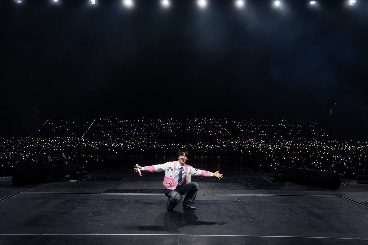 CwrNew's tweet photo. วันนี้ happy มาก ๆ ขอบคุณทุกคนมาก ๆ เลยครับ ขอบคุณมิวสิคไดเรคเตอร์ ซาวด์เอ็น วงดนตรี back up (เล่นสดอยู่ข้างหลัง) พี่ ๆ แดนเซอร์ ทีมสไตลิสต์ เมคอัพ พี่ ๆ ทีมดูแลทุกคน ศิลปินทุกท่าน ทีมงาน GotchaPop ทีม Atime showbiz และ DMD Music ด้วยนะครับ และที่สำคัญขอบคุณทุกคนที่มาดูในวันนี้ ที่ส่งพลังงานดี ๆ ให้เสมอ รวมถึงทีมที่ส่งกำลังใจหน้าจอด้วยนะค้าบ หวังว่าทุกคนจะมีความสุขกับโชว์ของผมน้า เยิฟ ๆ ไว้เจอกันใหม่ ต้องมาเจอกันนะ ❤️

CHAWARIN ON STAGE 
#นุนิวที่ก็อตช่าป็อป
#GOTCHAPOP2 #GotchaPop2xNuNew