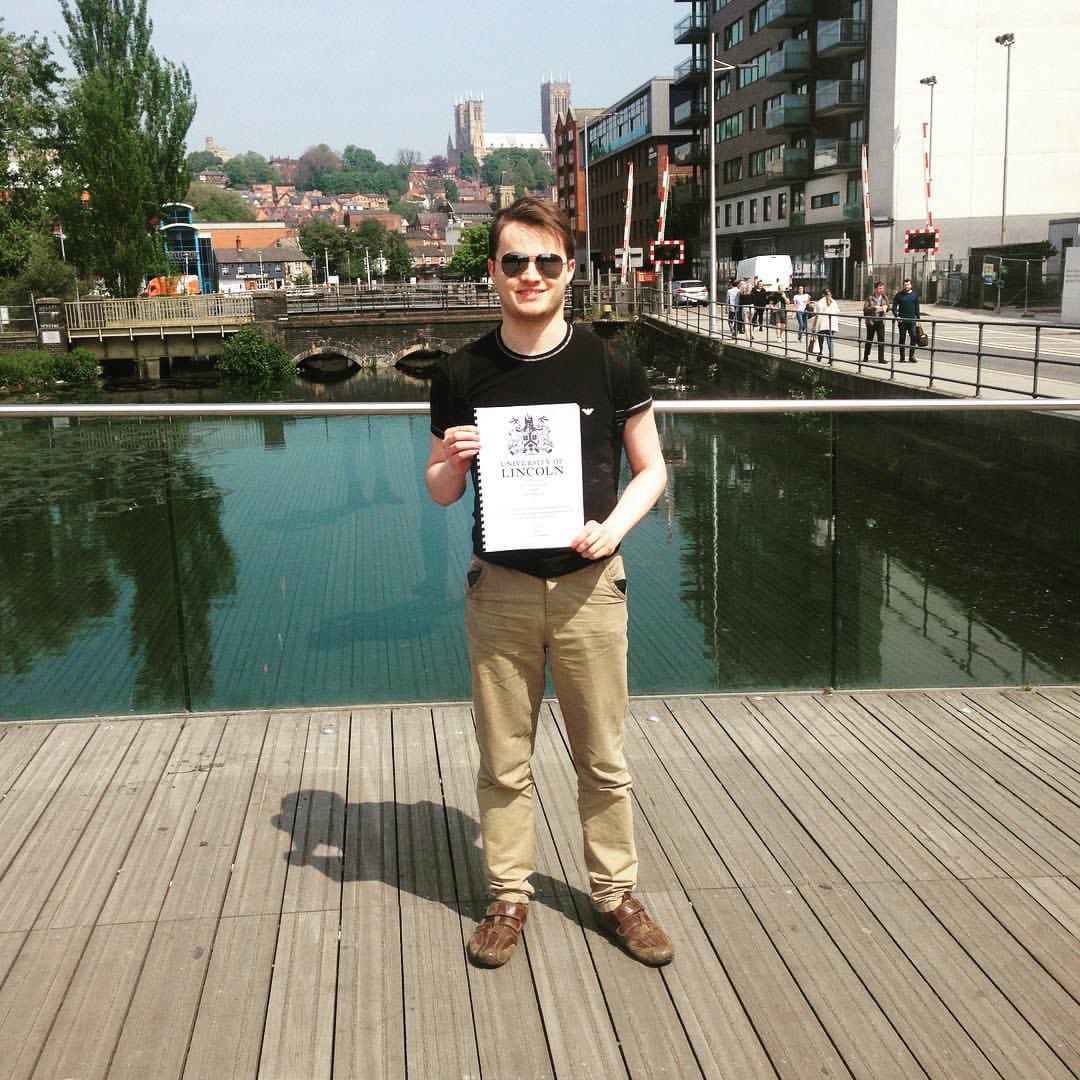 TBT to 2017 when I had submitted my dissertation for my Media Production degree 🎬🎧📺🎙️📻📝

#lincoln #mediaproduction #lsfm #universityoflincoln #lincolnshire