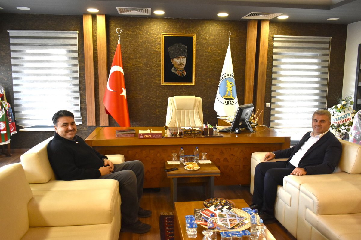 HavranBLD's tweet photo. Ak Parti Balıkesir Milletvekilimiz Sayın Mustafa CANBEY Belediye Başkanımız Sayın Emin ERSOY’a hayırlı olsun ziyaretinde bulundular. Milletvekilimizin vermiş oldukları desteklerden ve ziyaretinden dolayı teşekkür ederiz. https://t.co/sHrYBzu0t5