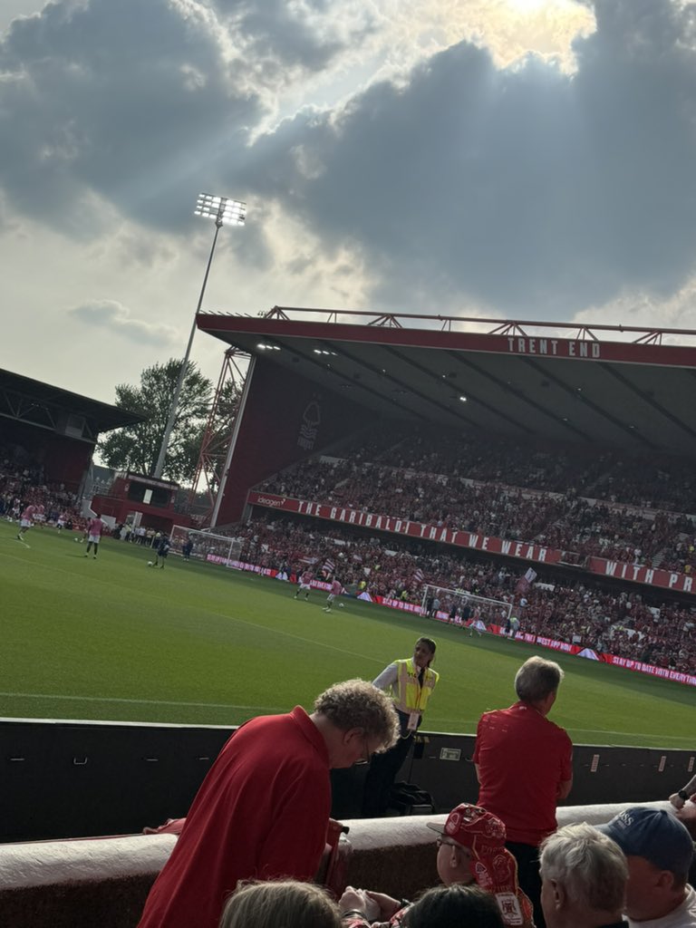 sammyd98's tweet photo. Come on Forest!!! 🌳🌳⚽️⚽️❤️❤️ https://t.co/6aeDmBSR2N