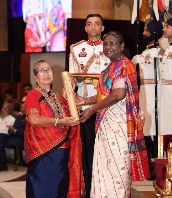 #PadmaShriAward2024 Pai Tripura rejotun #SmritiRekhaChakma , Bharat aur Rashtrapati #DroupadiMurmu Ta adot Dori tulide Padma Shri Man