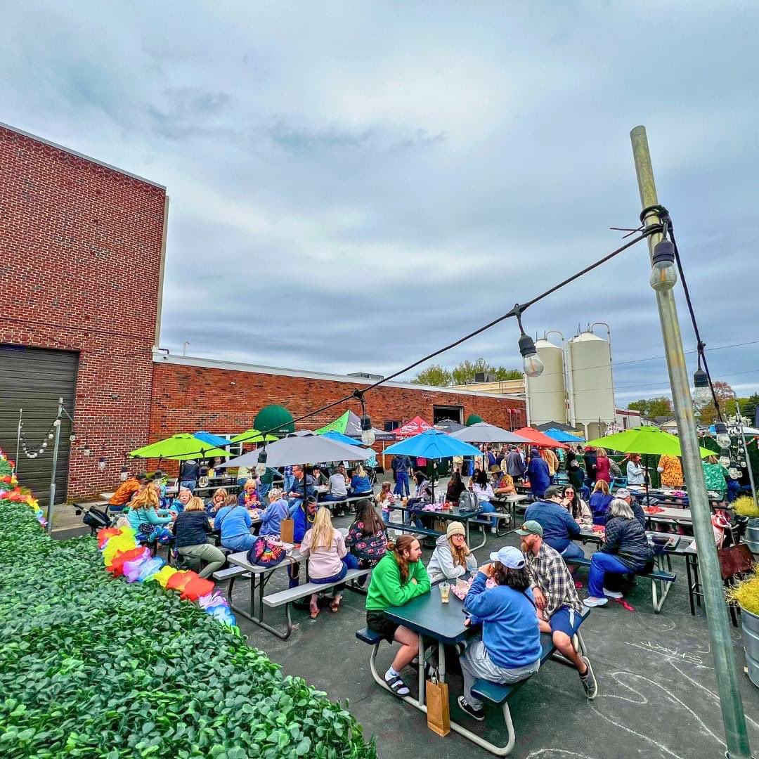 ⚠️WARNING: WEEKEND VIBES ONLY⚠️
We will no longer be tolerating weekday vibes in the beer garden. If you’re not ready to shed the stress of the daily grind and unwind with a cold one here, please get it together.