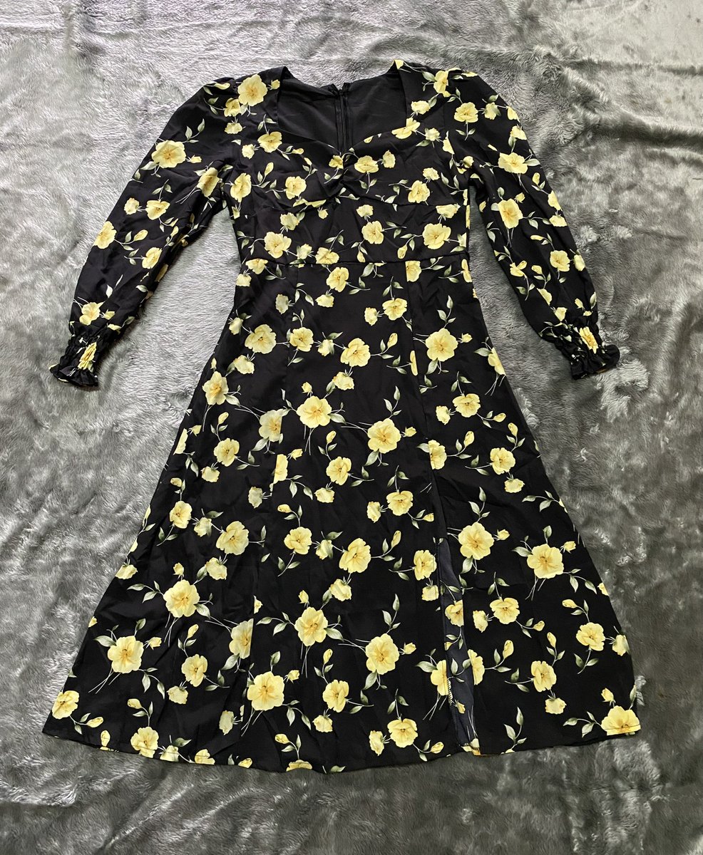 nawlawan's tweet photo. ส่งต่อชุดเดรส(มือ2) 
- size : M-L มีซับใน
- ราคา 90 บาท รวมส่ง
-สอบถาม/สั่งซื้อ DM ได้เลย
#ส่งต่อเสื้อผ้ามือ2 #ส่งต่อเสื้อผ้ามือสองสภาพดี #ส่งต่อเสื้อมือสอง https://t.co/w54sT7z0Hl