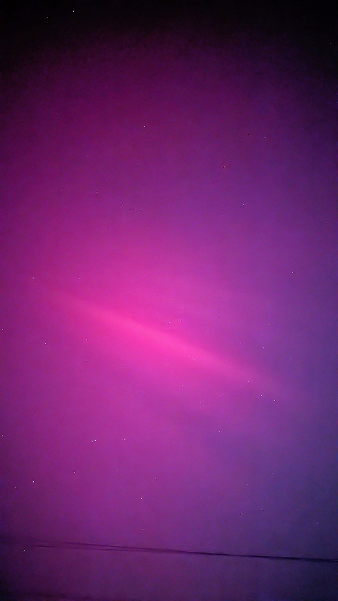 KaseaPrice's tweet photo. As seen in south Mississippi! How beautiful 🤩 #aurora #northenlights https://t.co/dQQuxH9N7N