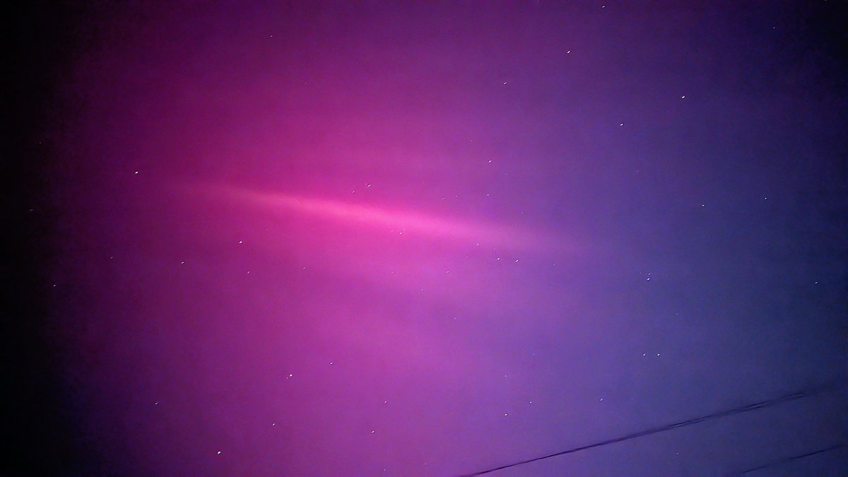 KaseaPrice's tweet photo. As seen in south Mississippi! How beautiful 🤩 #aurora #northenlights https://t.co/dQQuxH9N7N