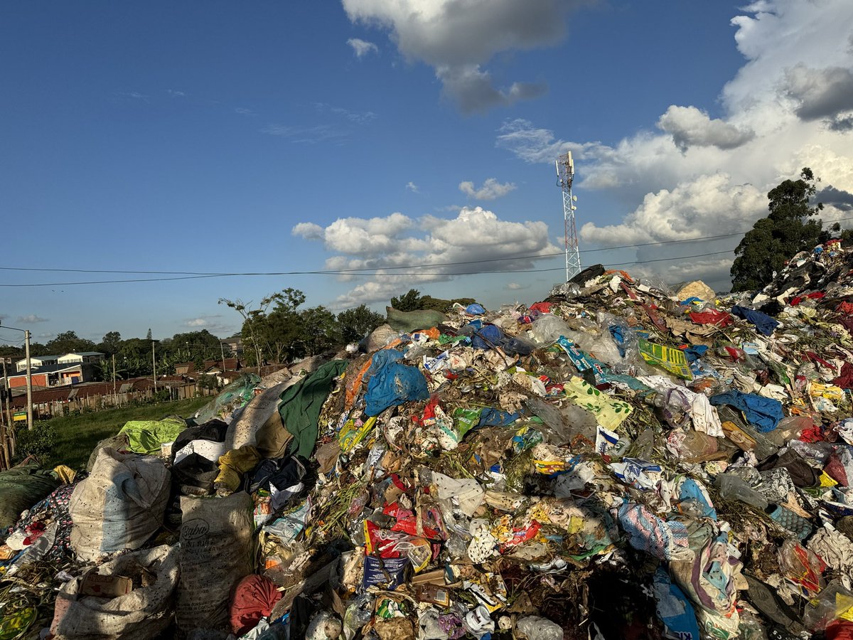 For a whole year garbage hasn’t been collected from the Kangemi dump site. 

Hello political leaders, Nairobi has a serious problem. 

Hello @WilliamsRuto, stop the consumption of Nairobi Revenue in State House. 

This is destroying Nairobi.