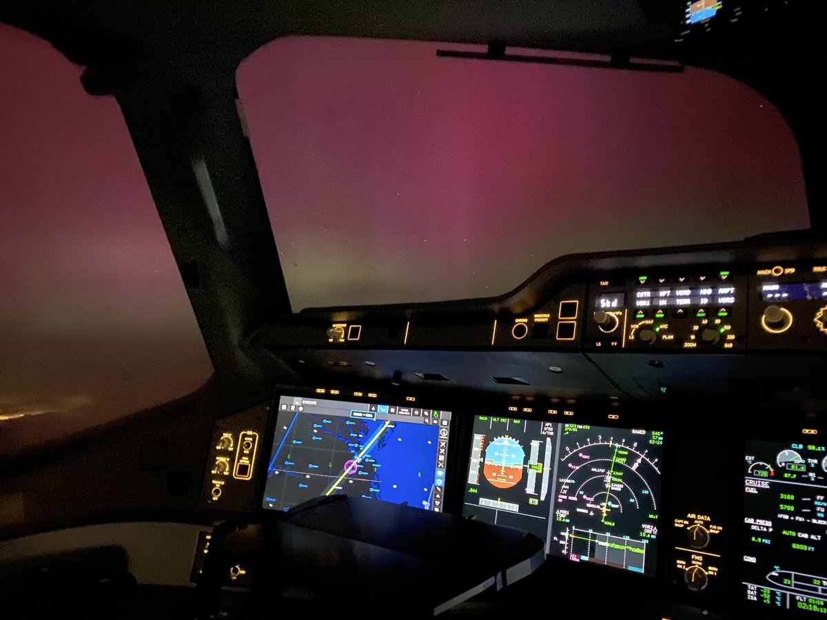 neilrforeman's tweet photo. Northern lights from 39,000ft last night 
#NorthernLights https://t.co/xl7v2FrIzk