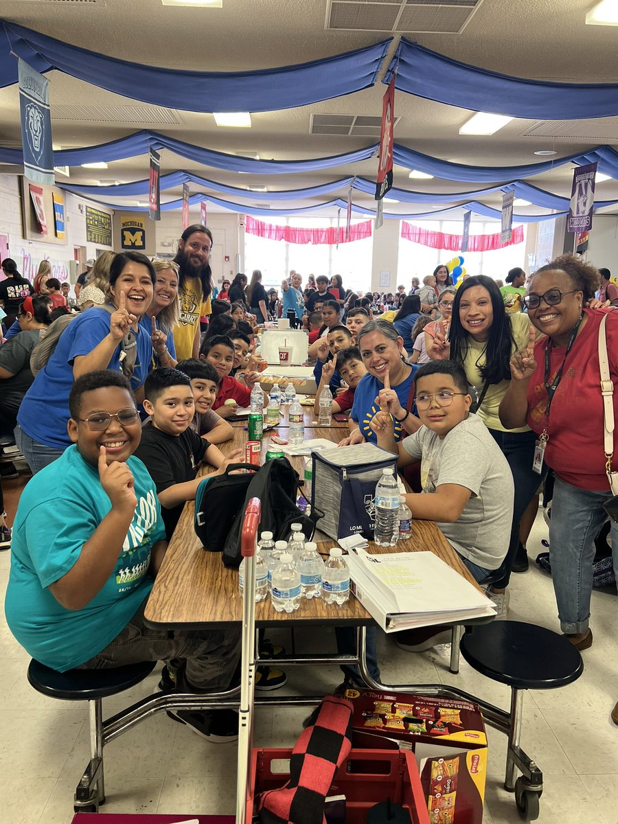 CortezLupe1's tweet photo. Network 2 is bringing their A-game to UIL! Good luck to all of the participants showcasing their talents and hard work! #UIL #Network2 #onefortworth
@amramsey13 @CharlieGarciaFW https://t.co/XZM9EnVNWS