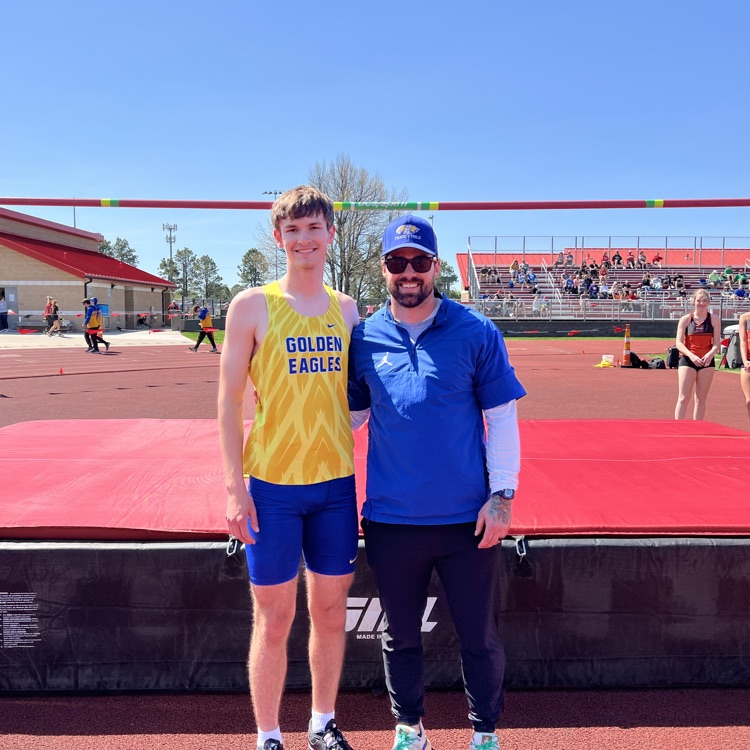 AberdeenCHS's tweet photo. 🚨ESD CHAMP ALERT!🚨 Tyler Bain wins ESD HJ with a 6'3" jump! https://t.co/9OgEj0b1gu
