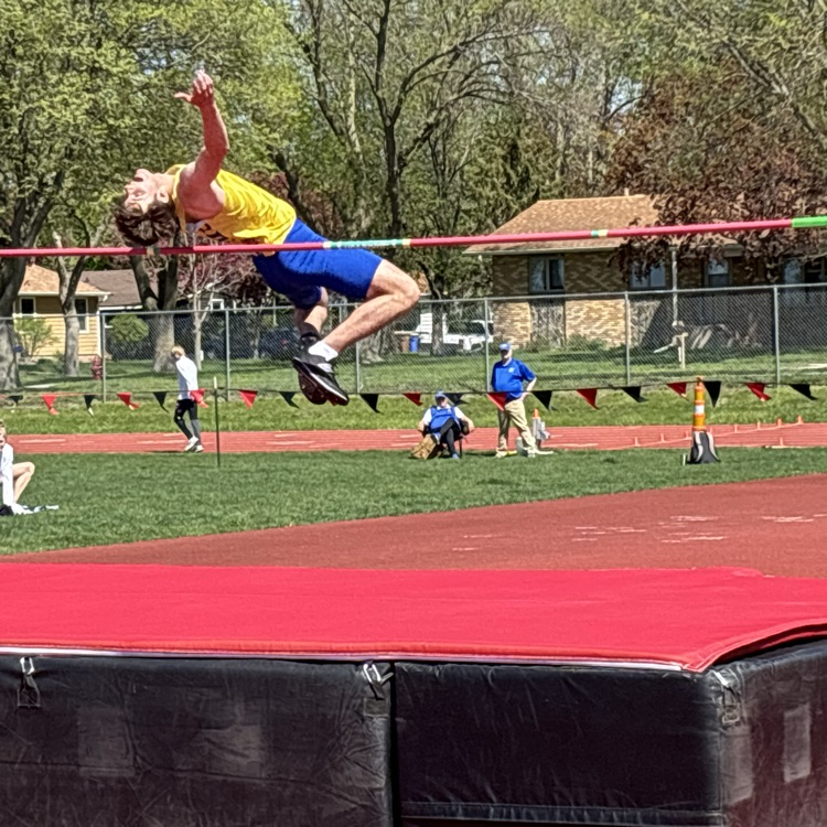 AberdeenCHS's tweet photo. 🚨ESD CHAMP ALERT!🚨 Tyler Bain wins ESD HJ with a 6'3" jump! https://t.co/9OgEj0b1gu