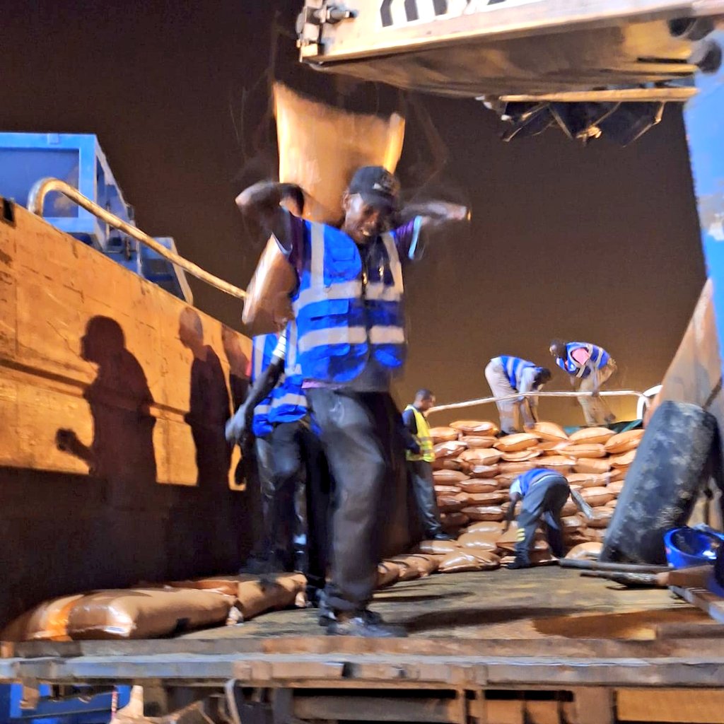 MV Abbay II Docked At #LamuPort To Discharge A Consignment Of 60,000 Metric Tons Of Fertilizer Destined For #Ethiopia Marking The Inaugural Cargo To The Transit Market Through The Port Of Lamu.

<a href="/Kenya_Ports/">Kenya Ports Authority</a> <a href="/lapsset/">LAPSSET</a>
<a href="/DaluTayari/">Benjamin Dalu Tayari</a> <a href="/mohamed_daghar/">Mohamed Daghar, CBS</a>
<a href="/kipmurkomen/">KIPCHUMBA MURKOMEN, E.G.H</a> <a href="/eslse_/">Ethiopian Shipping & Logistics</a> @mfaethiopia