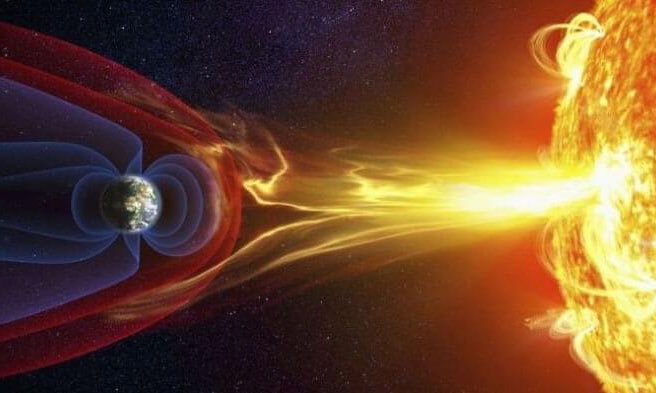 ¡Un fuerte aplauso para nuestro campo Magnético que si no fuera por él otra cosa sería! 

Recordemos que nuestro planeta posee un campo magnético natural, también llamado campo geomagnético. En el centro de nuestro planeta hay hierro fundido (por las altas temperaturas). 

Debido