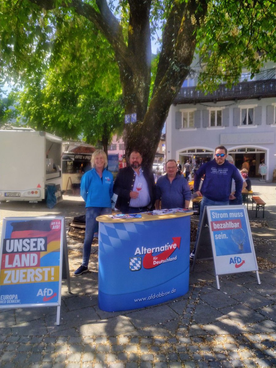 @nikitheblogger Unser Infostand heute in der CSU Hochburg Garmisch-Partenkirchen, wer sich bei den Einheimischen umgehört, bekommt die Antwort 'nur noch AfD'💙