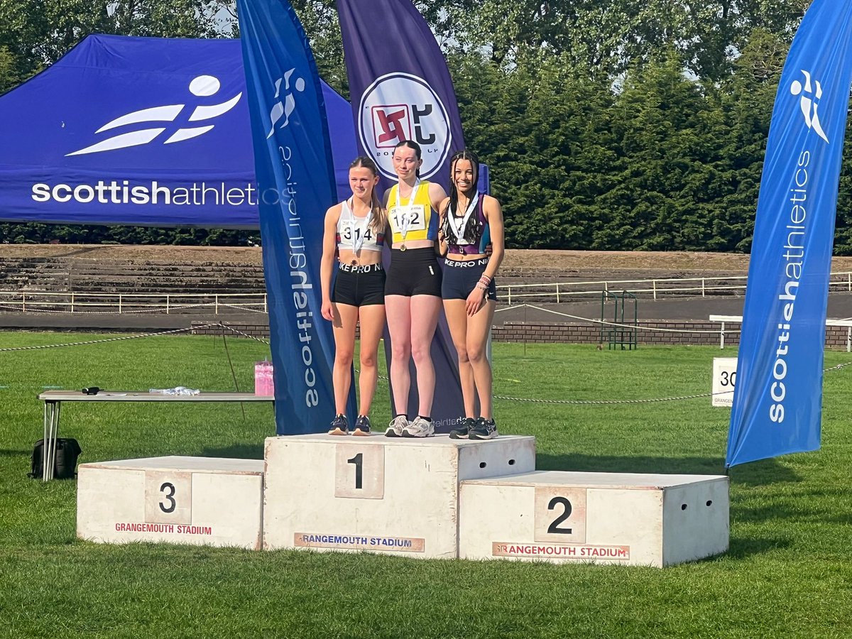 Super silver for Aoife in U17W 300m @scotathletics East District Champs #madeineastlothian 💜 🥈