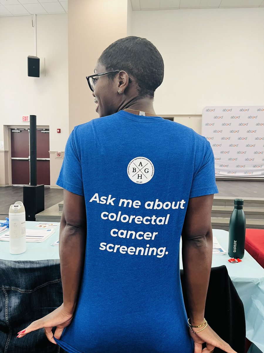 At the @javawithJimmy Health Fair talking CRC screening! This year we met a patient who was 53 yrs old who had never had CRC screening recommended to her. We must recommend CRC screening in EVERYONE at age 45 (or earlier with a family history) 💙🙏🏿