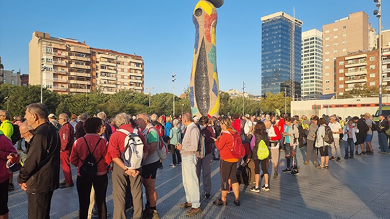 👣 Caminada de l'Olimpisme Aquest diumenge, el #Barnatresc convida a fer una bona passejada al voltant de #Montjuïc. 📍 Punt de sortida i d'arribada: Parc de Joan Miró 🕘 De 9 a 13 h 🆓 ja.cat/Barnatresc x.com/bcn_esports/st…