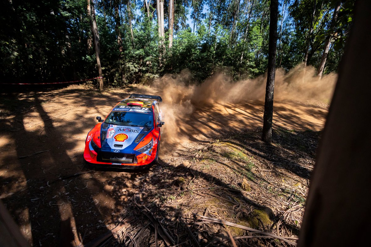 ⏱ @RallydePortugal 🇵🇹 🔚 TC-16 🏁 37.24 km 1⃣ Ogier 🇫🇷 2⃣ Tänak 🇪🇪 +4.1 3️⃣ Fourmaux 🇫🇷 +11.0 👉 4⃣ SORDO 🇪🇸 +14.8 👈 5⃣ Neuville 🇧🇪 +19.1 🎙️ @DaniSordo: 'He pilotado limpio para no dañar los neumáticos. Ha sido buena elección montar blandos atrás'. #HMSGOfficial #WRC