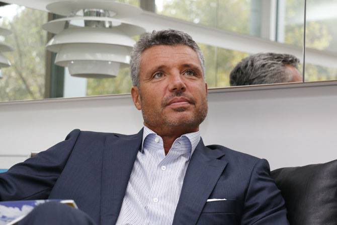 Mandela,Abraham Lincoln ve Gandhi sözleriyle bilge adam pozlarıyla konuşan Sadettin Saran

 “ Korkaklar hiçbir işte muaffak olamaz cesurlar büyük zaferlere imza atar “ diyordu 

Herşeyimizle Ekibimle Hazırız diyordu 
bugün adaylıktan Ali Koç lehine çekilmiş büyük filozofumuz 😂😂