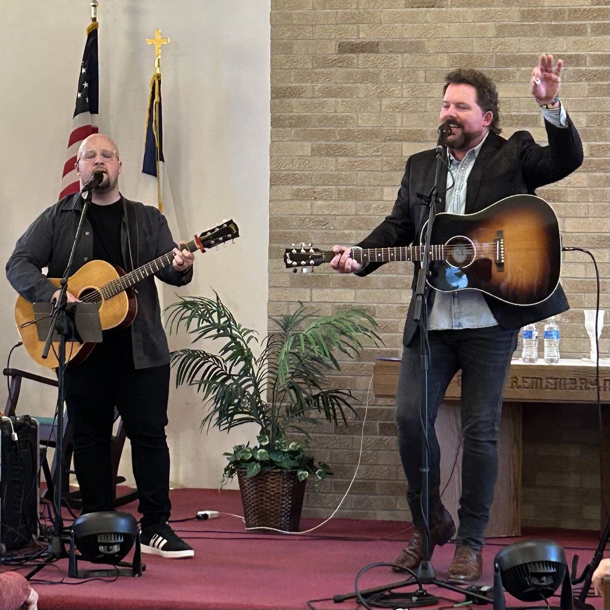 What a blessed evening of music/fellowship at a church we haven’t been to before…@ScottyInman at Anderson Alliance Church‼️ Always a great time and how good is his right hand man Austin‼️ Love y’all‼️❤️🎶

#ScottyInman #AustinDash #MusicMinistry #GospelConcert #GospelMusic
