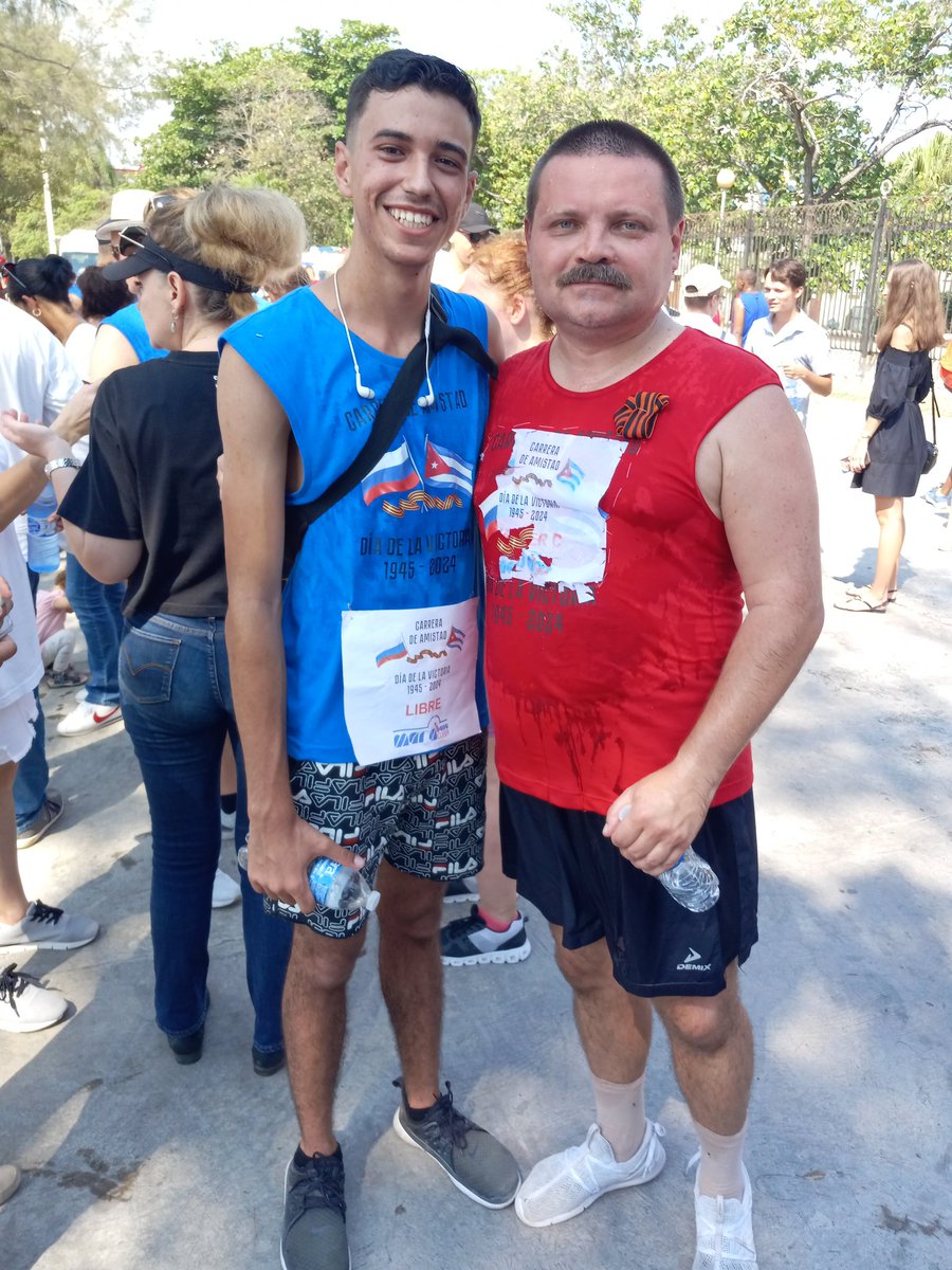 Hoy participamos junto a @EmbRusCuba en la VIII edición de la Carrera de Amistad 🇨🇺🏃‍♂️🇷🇺 dedicada al 79º Aniversario de la Victoria sobre el fascismo. No olvidamos la historia. С днём победы!! Gloria al Ejército Rojo✊🏻🚩!! #VictoryDay #Победа79