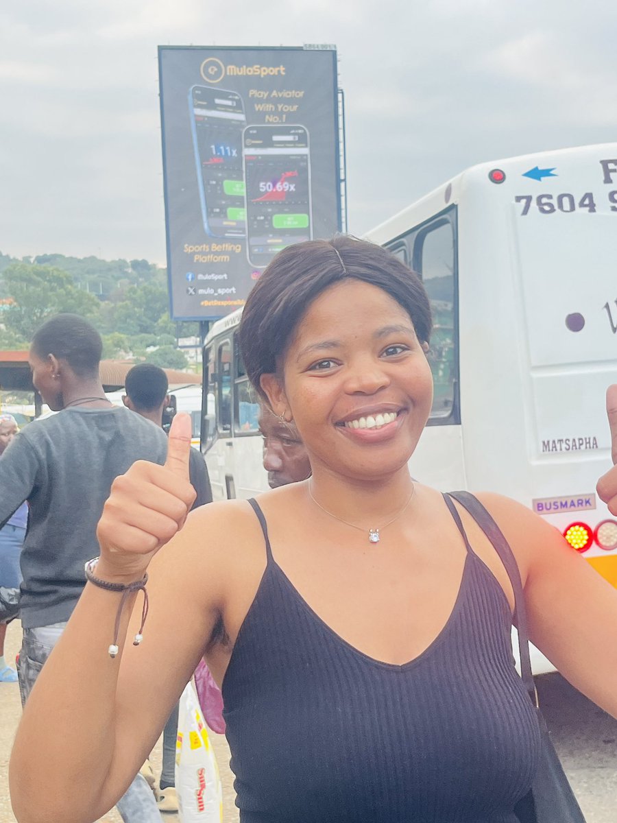 proper_jada's tweet photo. Atleast I’ll admire the work of my hands everytime i go board a kombi 🤭🥹🤩😍😁yes, billboard designed by yours truly 😌am a #multimediaspecialist❤️

#yournumberonesportbettingcompany
#mulasport https://t.co/Qs1gft0XOn