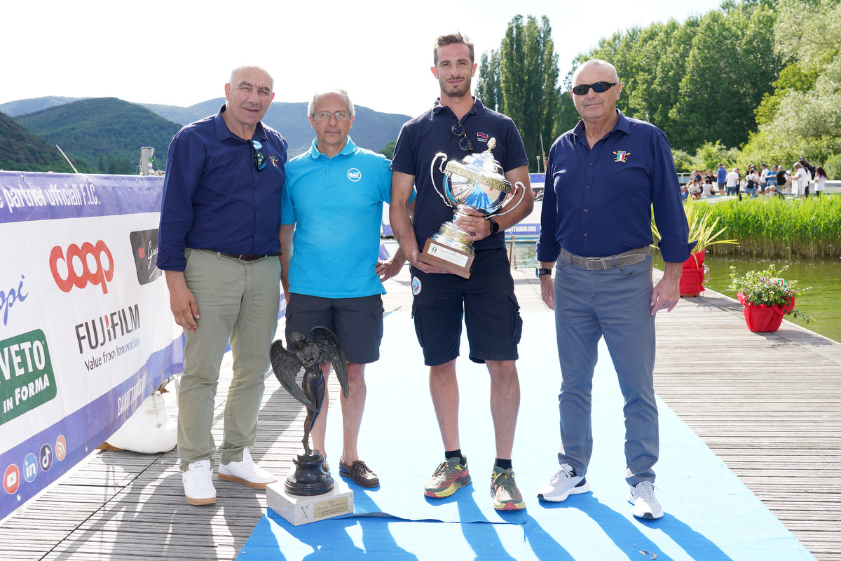 Secondo Meeting Nazionale: assegnati i premi Trofeo Luciano Michelazzi e la Coppa Flaminia Goretti

  tinyurl.com/28927cks 

#italremo #Piediluco #Umbria #canottaggio #rowing