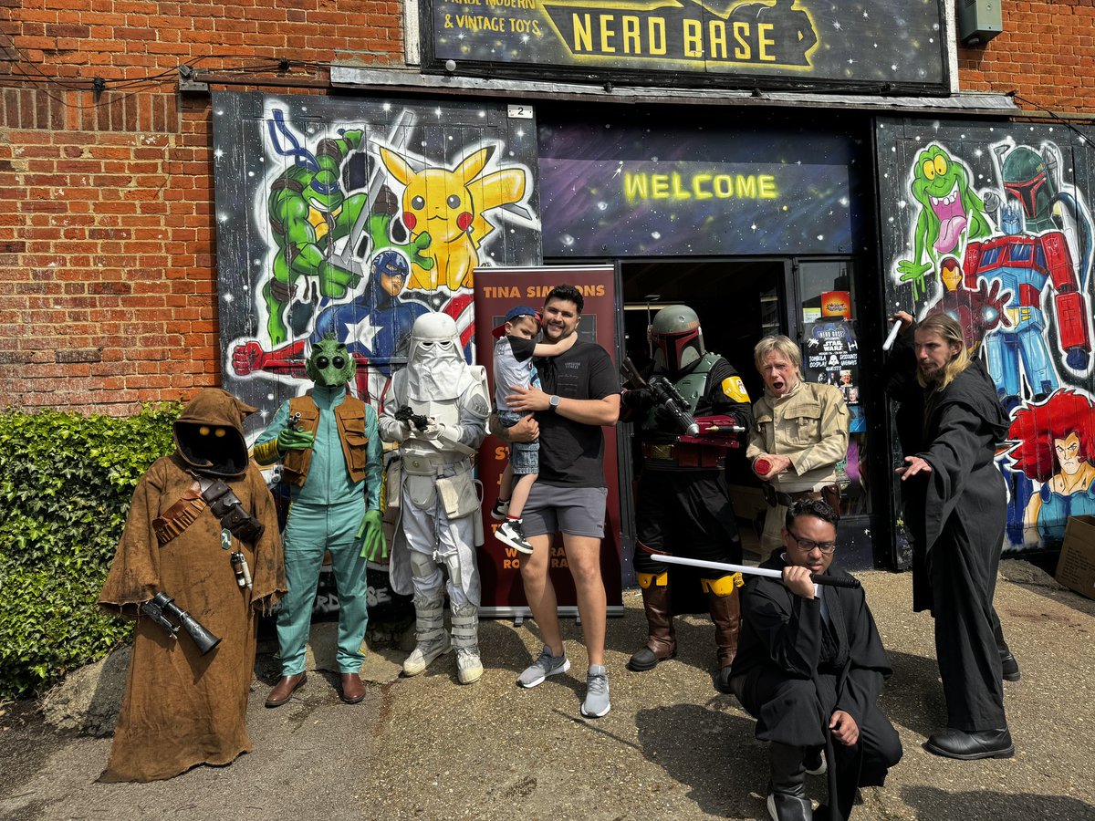 lloydcoombes's tweet photo. Went to @NerdbaseUK today and had a great time. Jackson got to meet some Star Wars characters and I pulled a borderless Stoneforged Mystic from an #OutlawsofThunderJunction Play Booster 🤠 https://t.co/CNpGNSUTvN