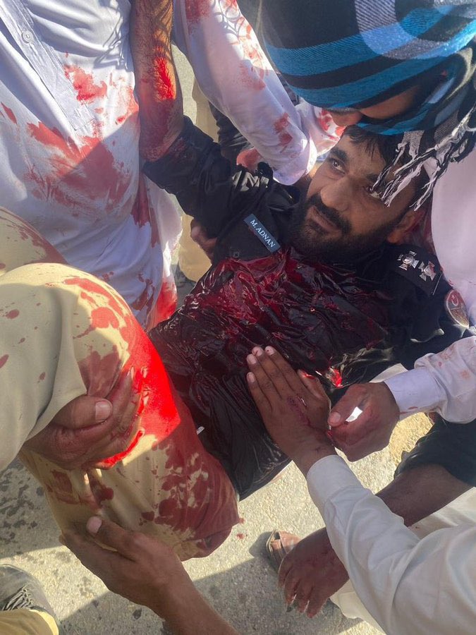 آزاد کشمیر SHO عدنان قریشی عوام کیساتھ جھڑپوں میں زخموں کی تاب نہ لاتے ہوۓ انتقال کر گئے انا للہ وانا علیہ راجیعون