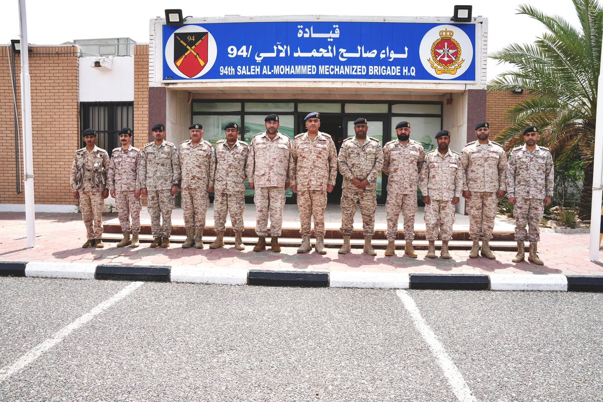 KuwaitArmyGHQ's tweet photo. #سعادة_رئيس_الأركان_العامة_للجيش :

- رجال القوات المسلحة  يبذلون الغالي والنفيس لحماية تراب الوطن تحت ظل قيادة حضرة صاحب السمو أمير البلاد القائد الأعلى للقوات المسلحة حفظه الله ورعاه. 

- ⁠الجيش الكويتي هو السد المنيع والسيف الرادع في مواجهة التحديات الداخلية والخارجية. 

جاء ذلك خلال الجولة التفقدية التي قام بها سعادته إلى لواء صالح المحمد الآلي /94

#الجيش_الكويتي
