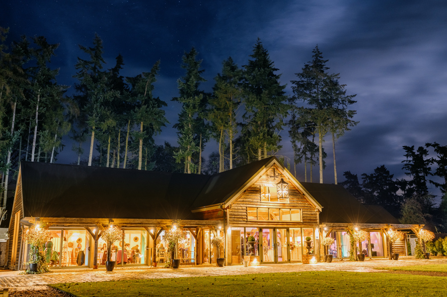 An evening of dancing and revelry under a starlit sky - The Knot Barn makes for the perfect place to party. Seats up to 180 or 250 for a party.
#weddingbreakfast
#weddingparty
#herefordshirewedding
#allinclusiveweddingvenue
#partyon
#accommodation
#glamping
#exclusivelyyours