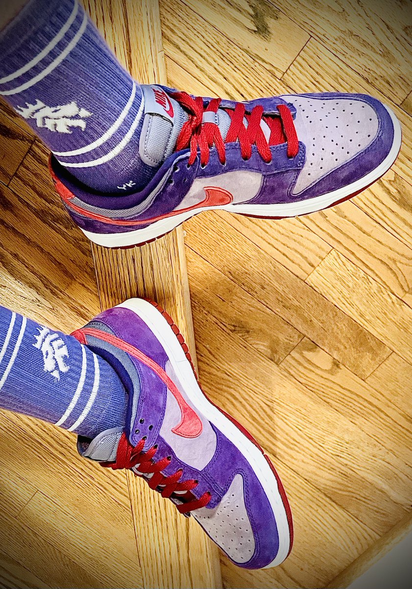 Rocking the Dunk Low Plum’s for my Mom today. She loves purple. Have a great weekend Sneaker Fam. If you can, plan something with your Mom tomorrow. She just wants your time! #snkrsliveheatingup #sneakersTop5challenge #KOTD #yoursneakersaredope #snkrskickcheck