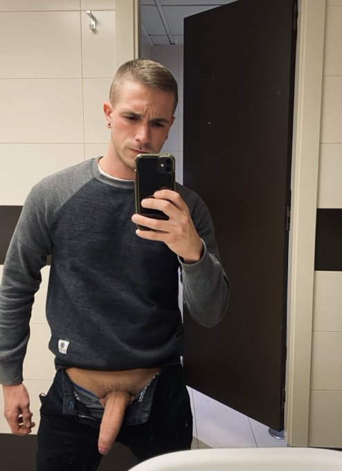 Watch Apolo Adrii's leaked NSFW photo on TwXstars