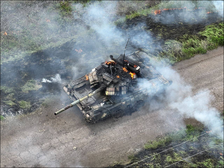 GrillardEric's tweet photo. 🇺🇦🇷🇺Front Nord: Kharkov. Secteur de Liptsy.
T64 BV des FAU neutralisé. #Kharkiv https://t.co/FKMaf5TV1F