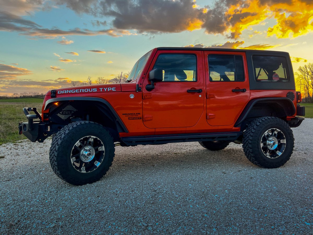 Sunsets always get to me.
#jeep #wrangler #sunset #jeepwrangler #jr_jeep😊