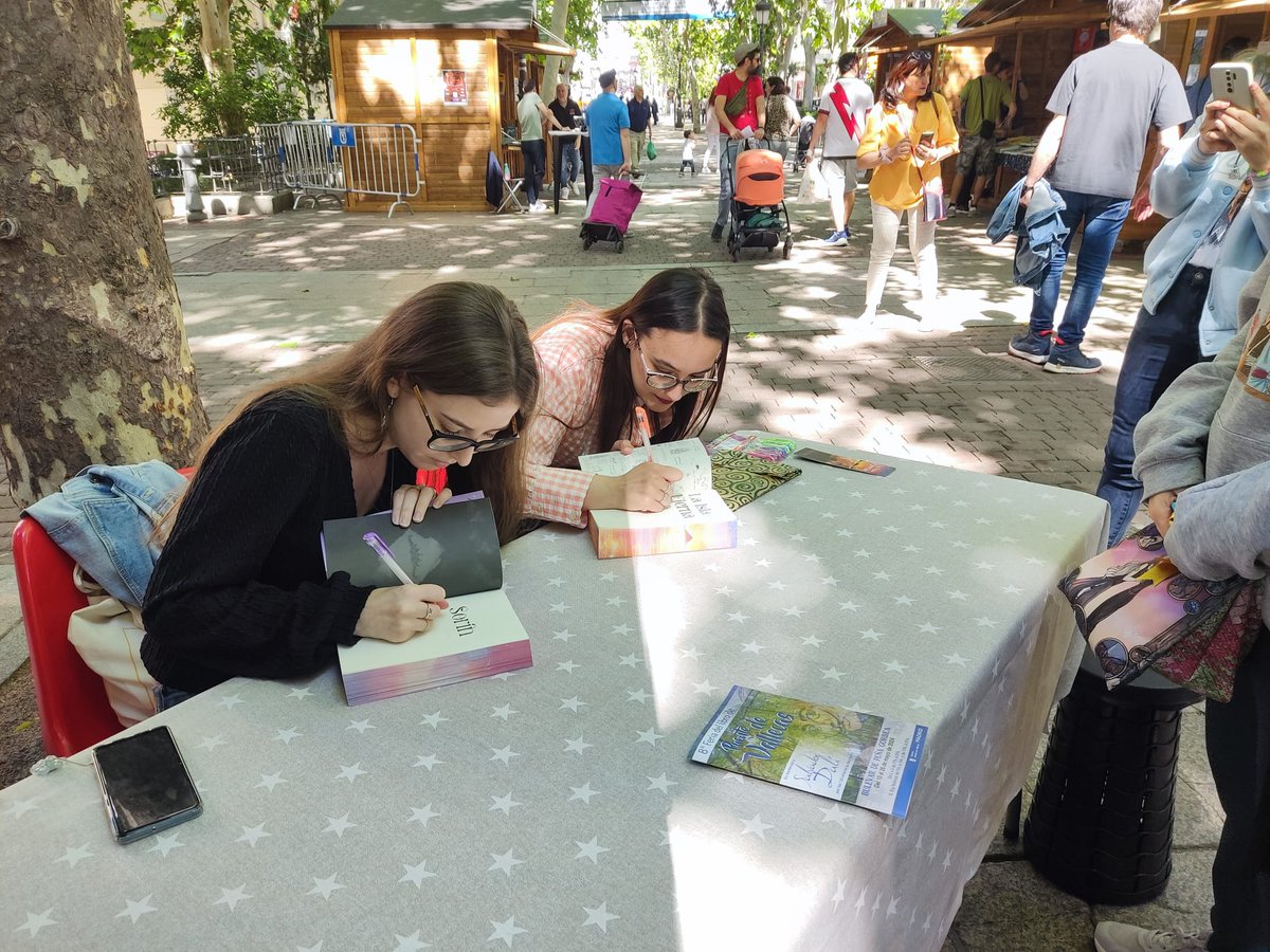 Ha sido un placer estar firmando hoy ❤️