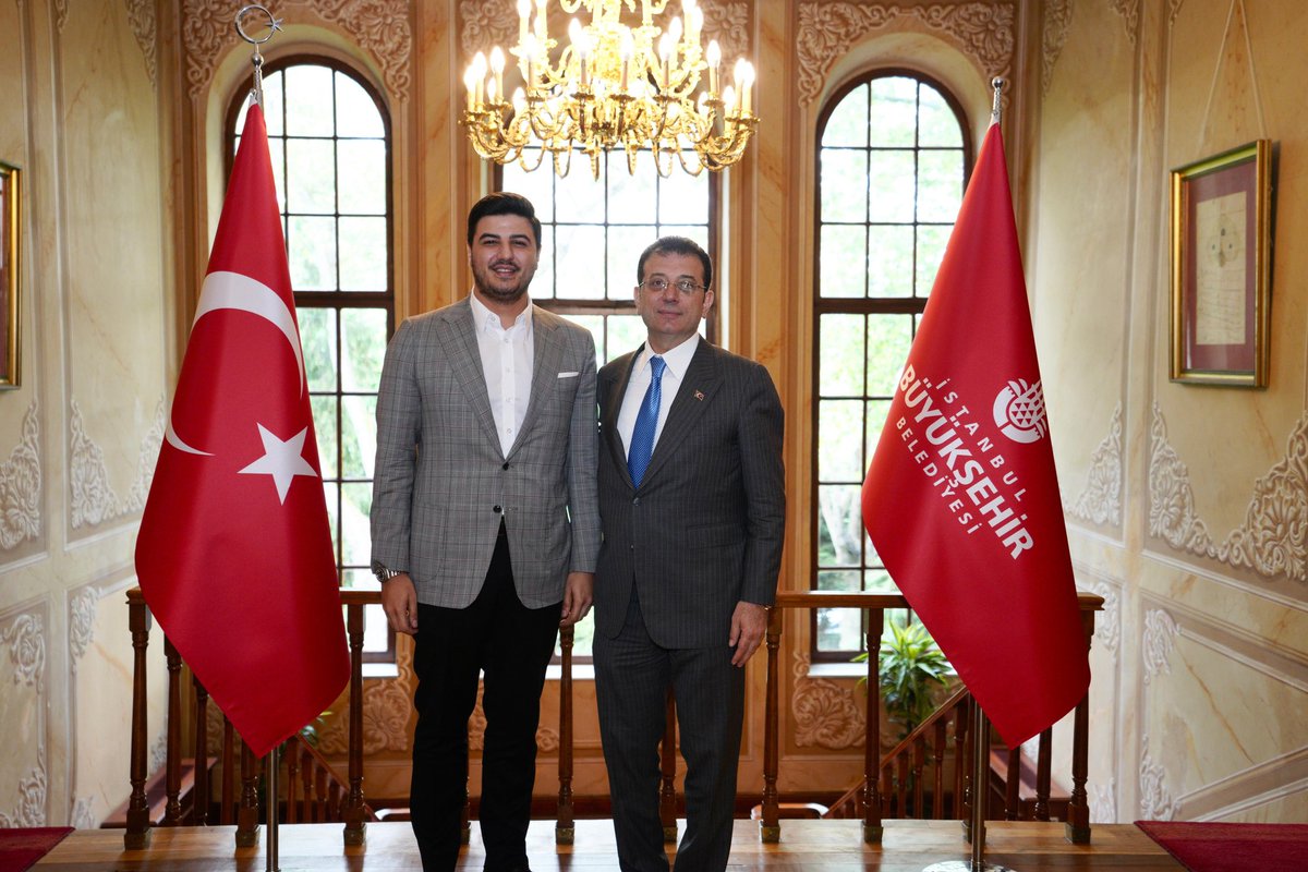 16 milyonun oyu ile bir kez daha göreve gelen İstanbul Büyükşehir Belediye Başkanımız Ekrem İmamoğlu'nu ziyaret ettim. Başkanımızın liderliği ve vizyonuyla geçtiğimiz beş yılda olduğu gibi önümüzdeki dönemde de İstanbul ehline emanet 💪