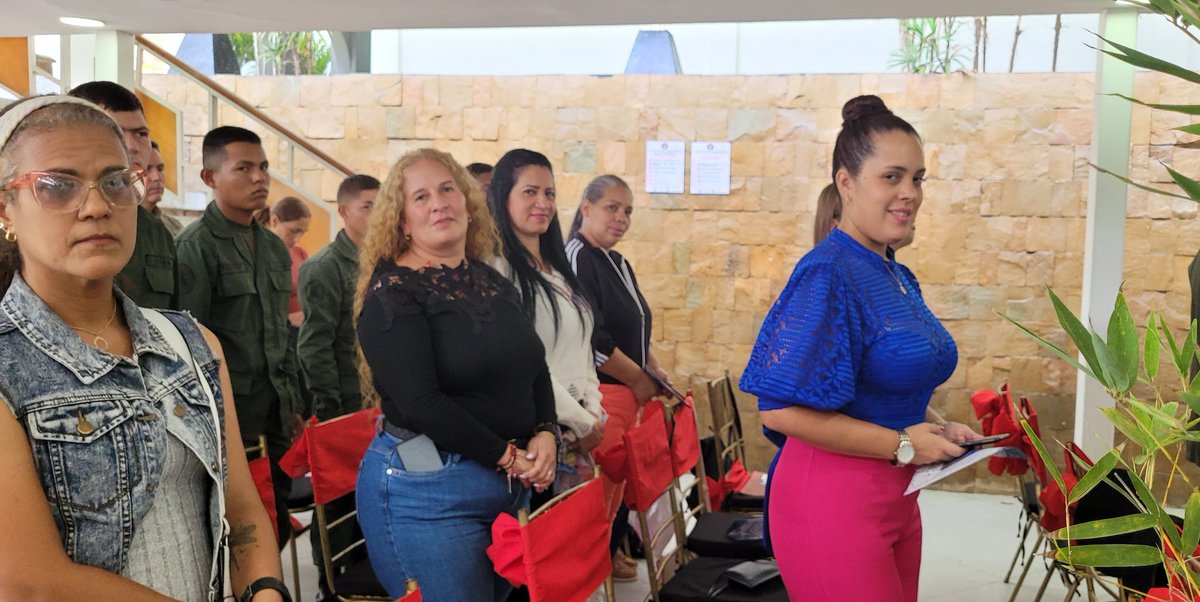daex_ve's tweet photo. El GD Jesús Carrera, Director General junto a la Gran familia #DAEX, Celebran la Santa Eucaristía con la bendición de dios, en honor a todas las maravillosas mujeres que tiene el don de dar vida; Feliz día de las madres! Gracias porque son luz en los momentos de oscuridad. https://t.co/3LnNacIG7Q