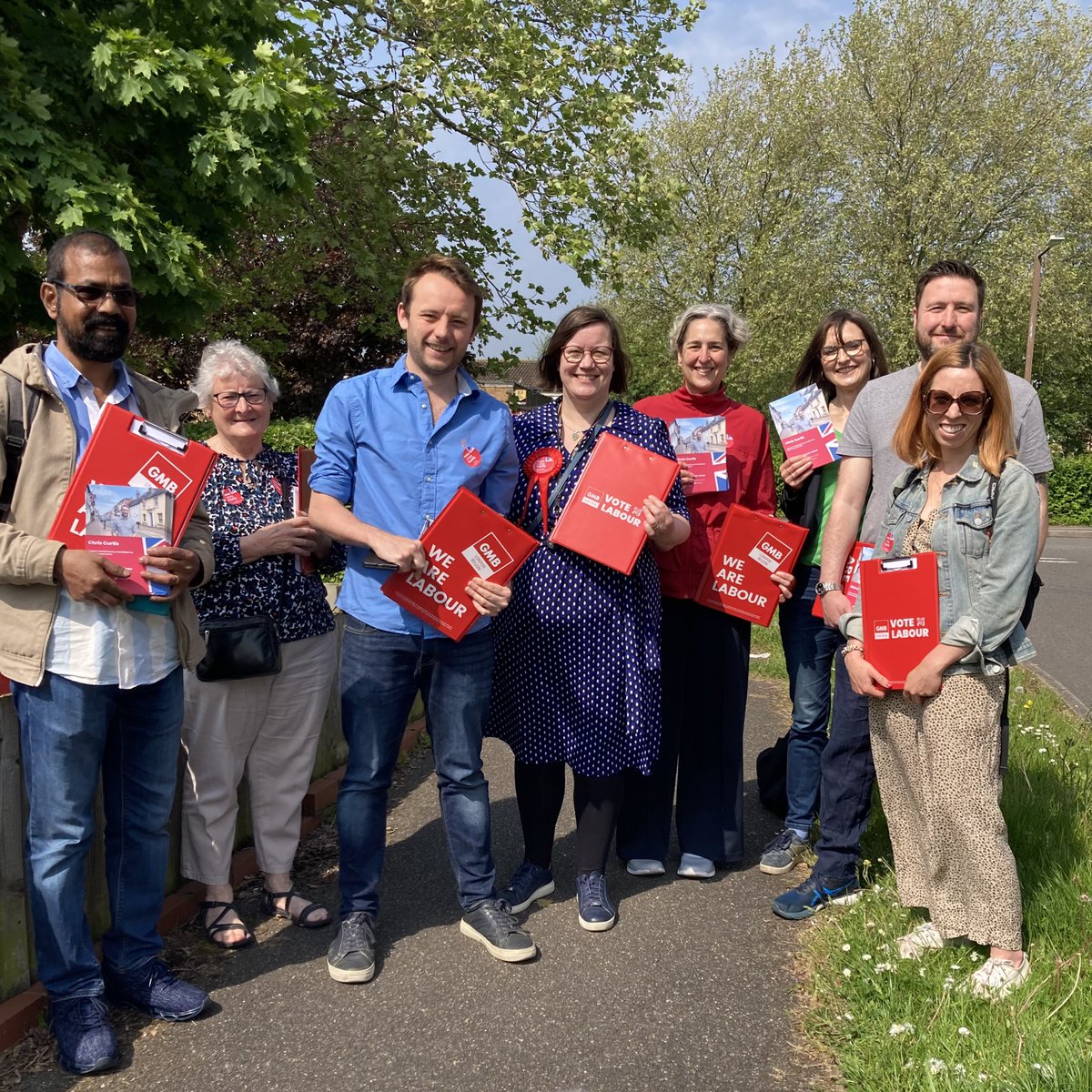 We’re still on a campaigning roll following the London Mayoral election! 🌹 Enjoyed getting straight back out to join @Pete_Marland and @chriscurtis94 for a ☀️ springtime canvass in #MiltonKeynes 🌹 Bring on the #GeneralElection #twinning