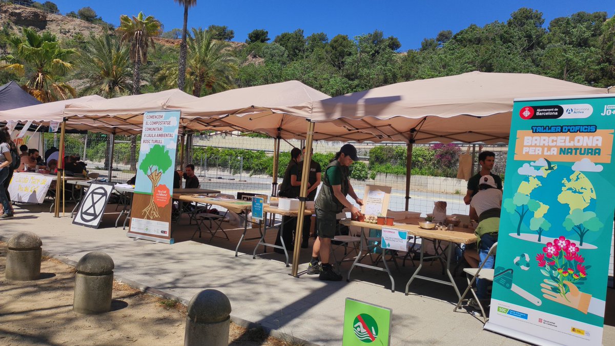 angelstomasgonz's tweet photo. Aquest mes Primavera Verda a #ElColl i avui la #FestaVerda a la #Creueta amb fira, mostra d'entitats i activitats per la mainada
#CollAmunt #Malèfica Grup d'Estudis Aula Ambiental Bosc Turull Centre cívic ElColl...
Un any més fent comunitat 😍🌳🪴🪻🥘🍻💚💜 https://t.co/Tnb4cMyRoQ